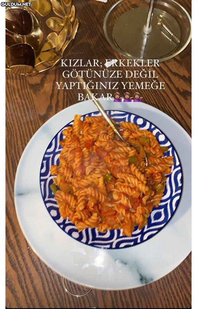 Makarna haşlayıp üstüne...