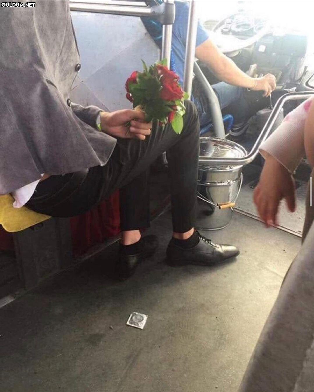 Al gülüm ver gülüm  Kaynak