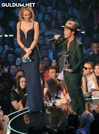 RT @olddmagazin: Taylor...