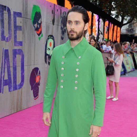 Jared leto beğendiğini alır.