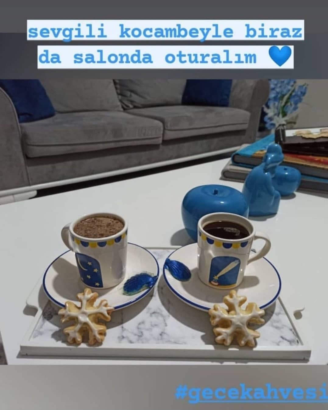 Kahvenin yanındaki şey...