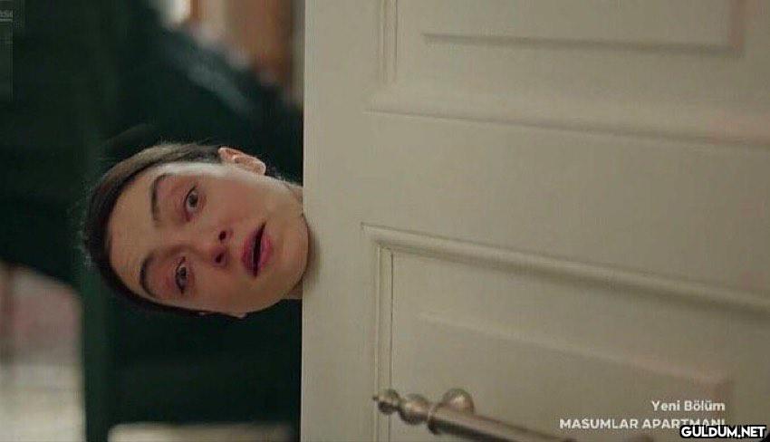 Annem: Yemek haz——
Ben: ...