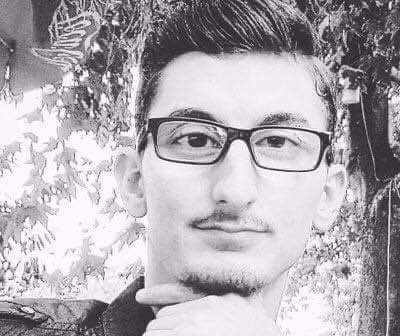 İki kişinin birbirini...