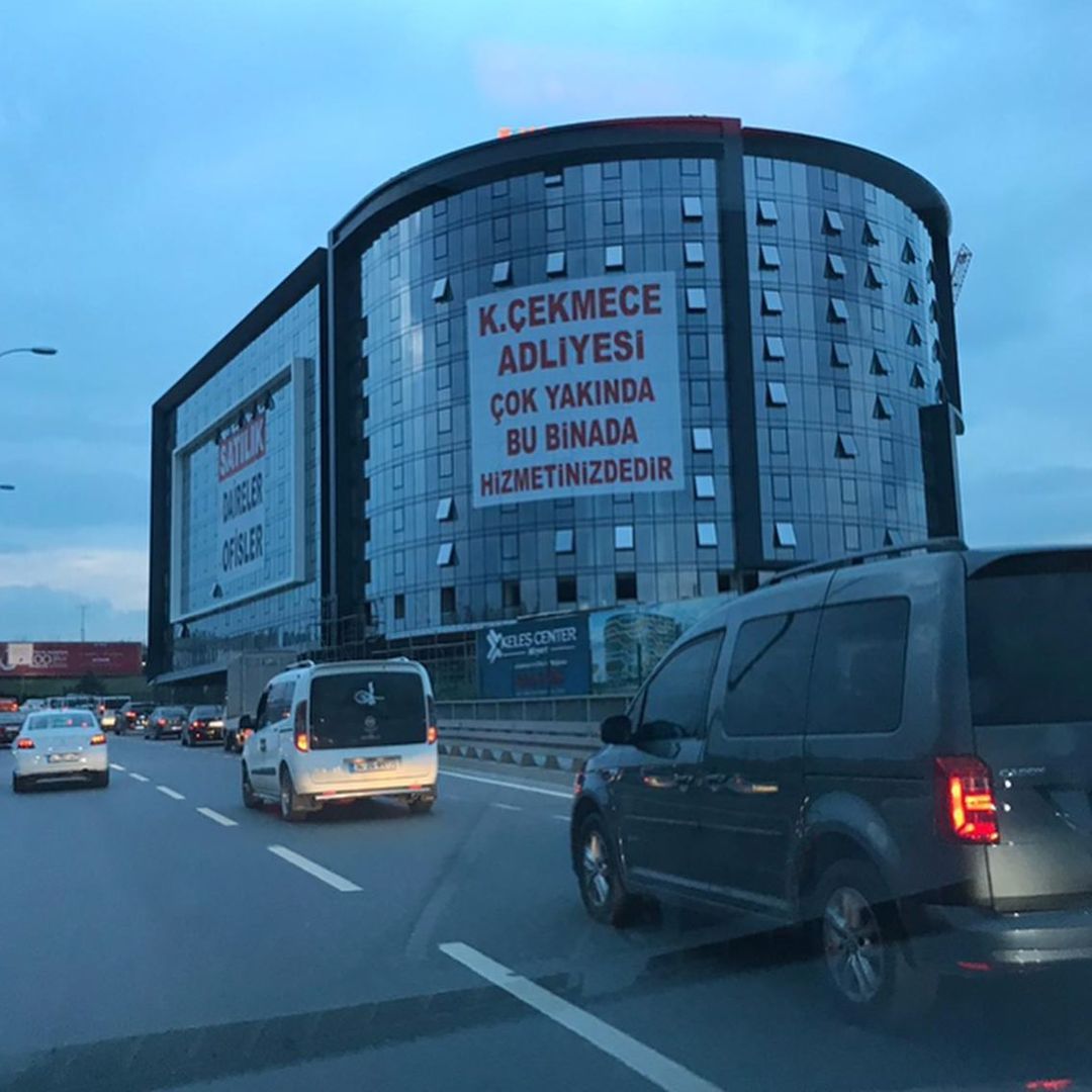 Biraz Adalet dağıtır,...