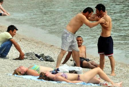Metin sadece 'Kaynak'...