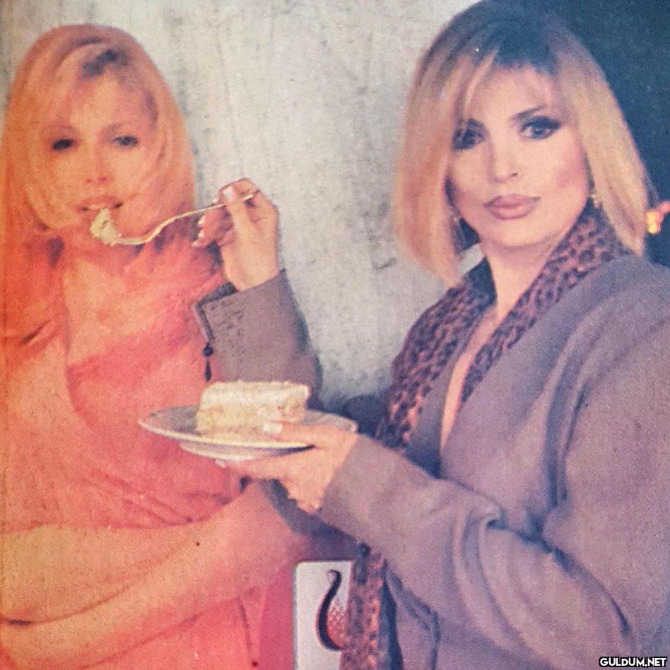 Ajda gibi böyle ellerimle...