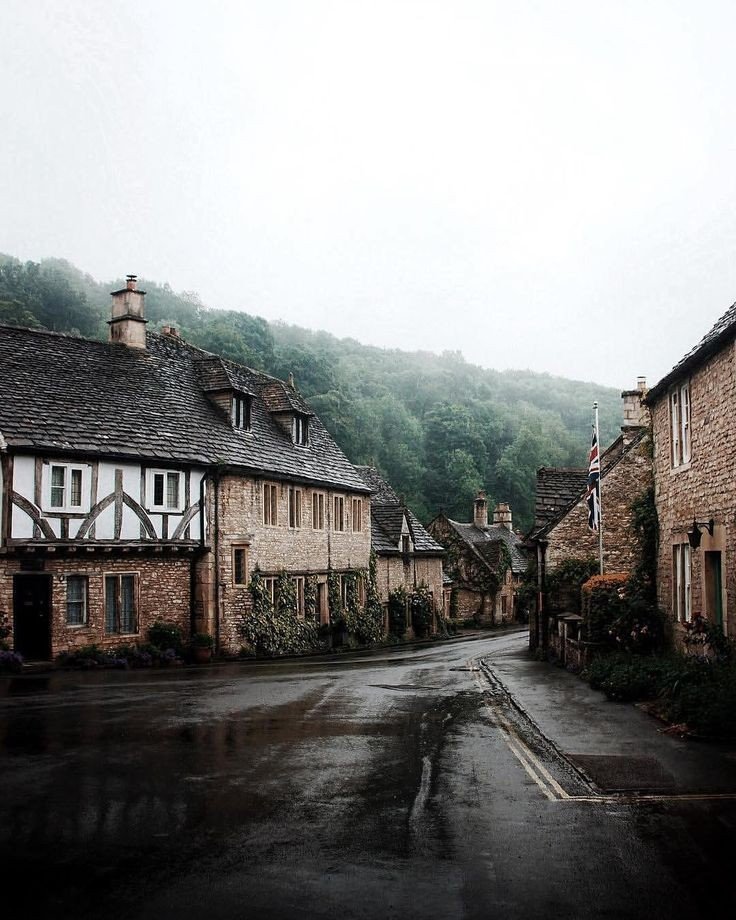 📍Wiltshire, İngiltere.    ...