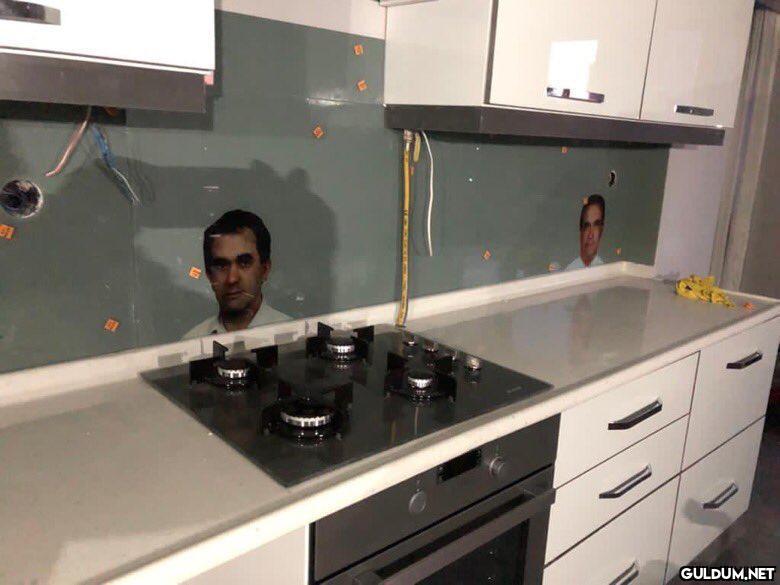Ev sahibinin gençliğini...