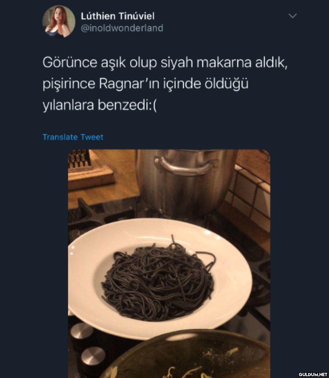 Neden siyah makarna alasın...