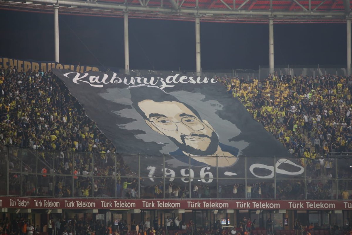 Tribüne hayat verenler...