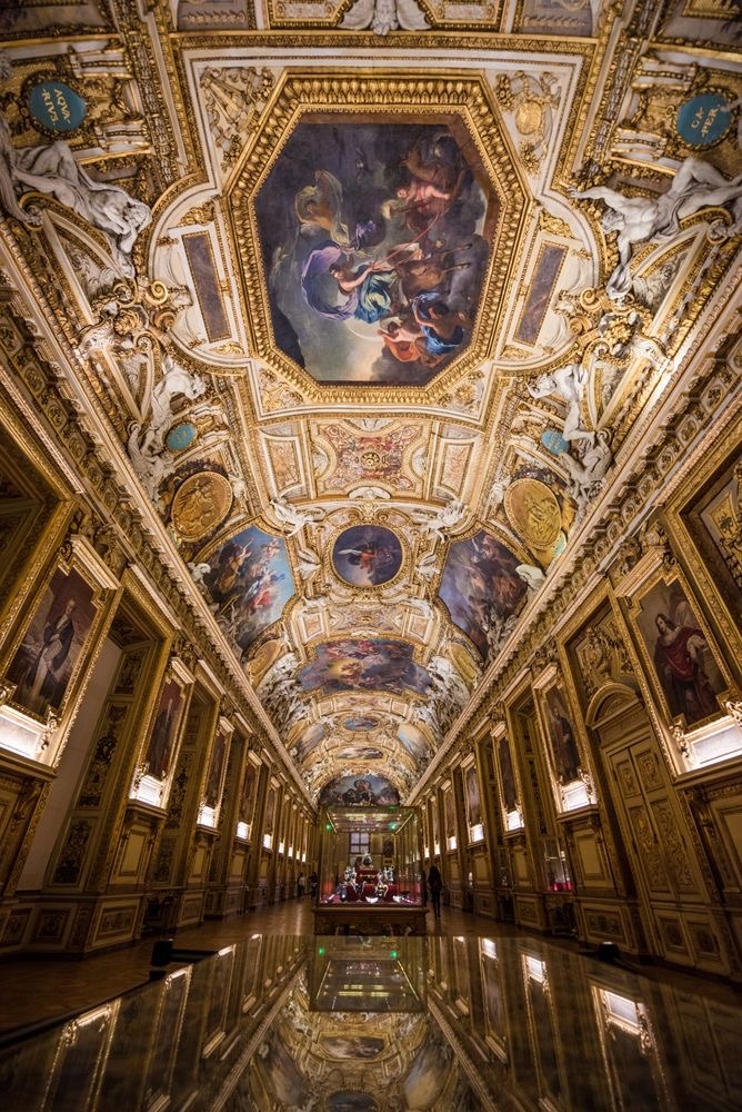 Louvre Müzesi'nin Paris'te...