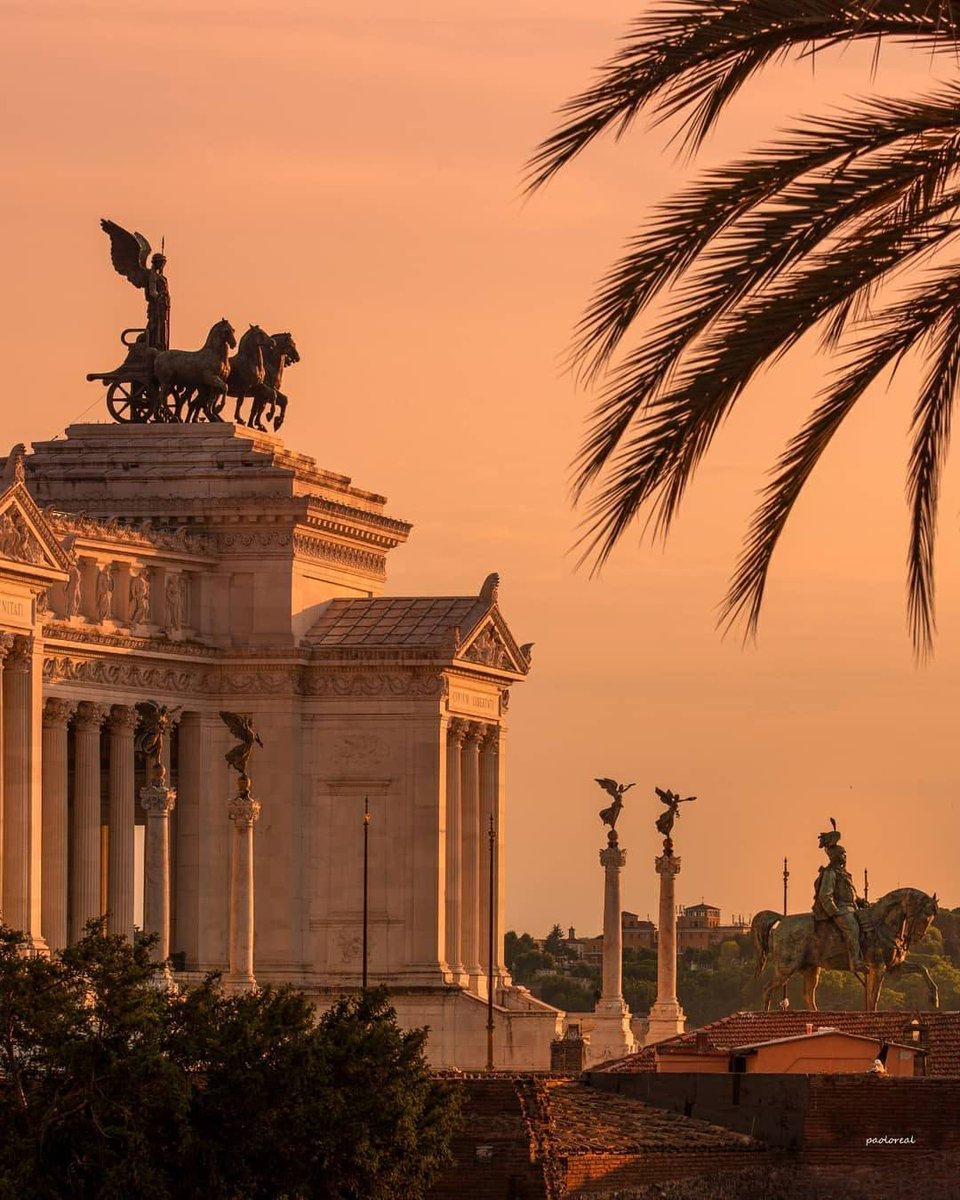 Roma'da gün doğumu anı...