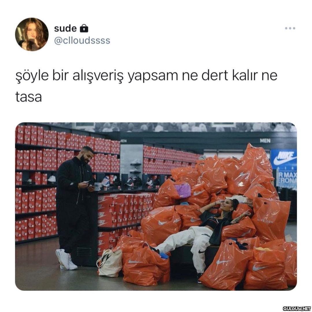 Nike'de indirim başlamış🥳🥳...