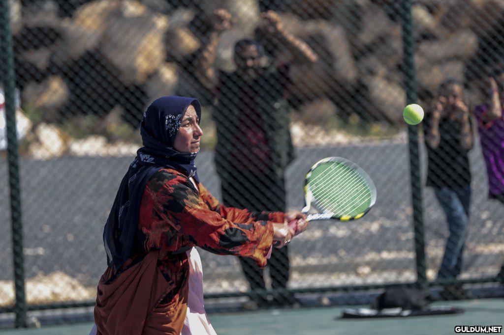 Sharapova işine baksın...