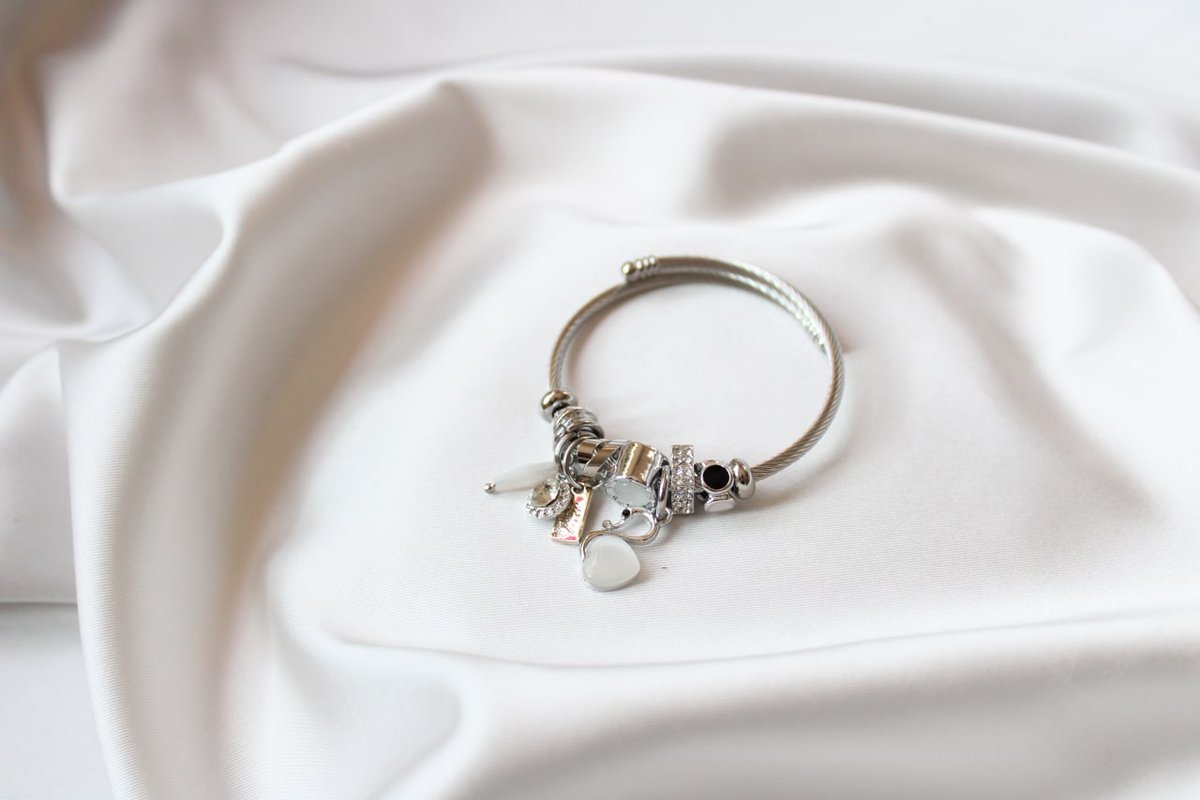 White Swan Charm Bileklik...