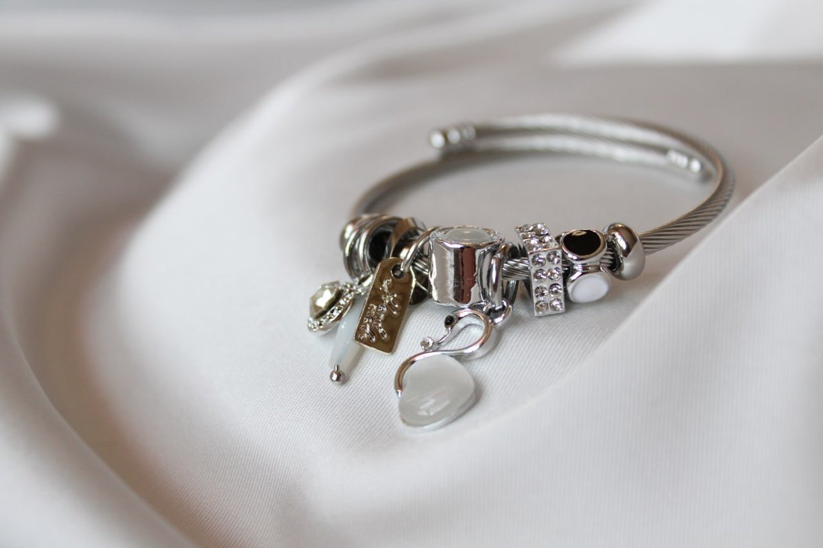 Swan Charm Bileklik    Kaynak