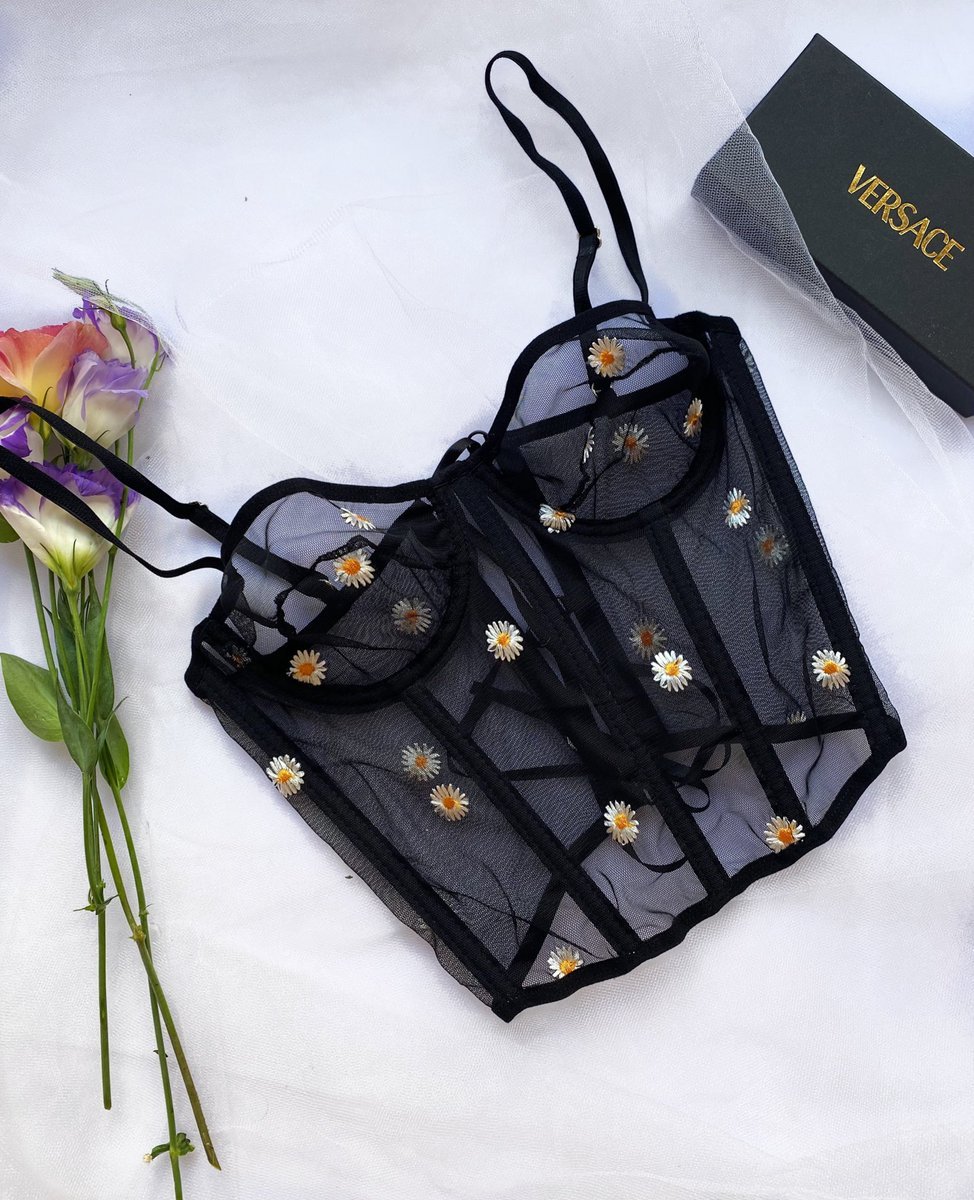 Daisy✨     VERSACE    Kaynak