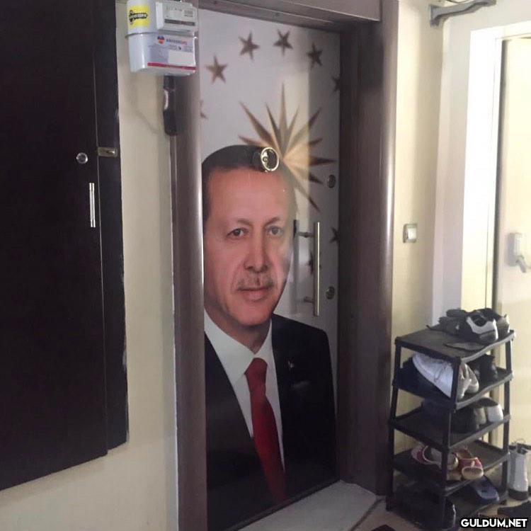 -Noldu ya girsene içeri,...