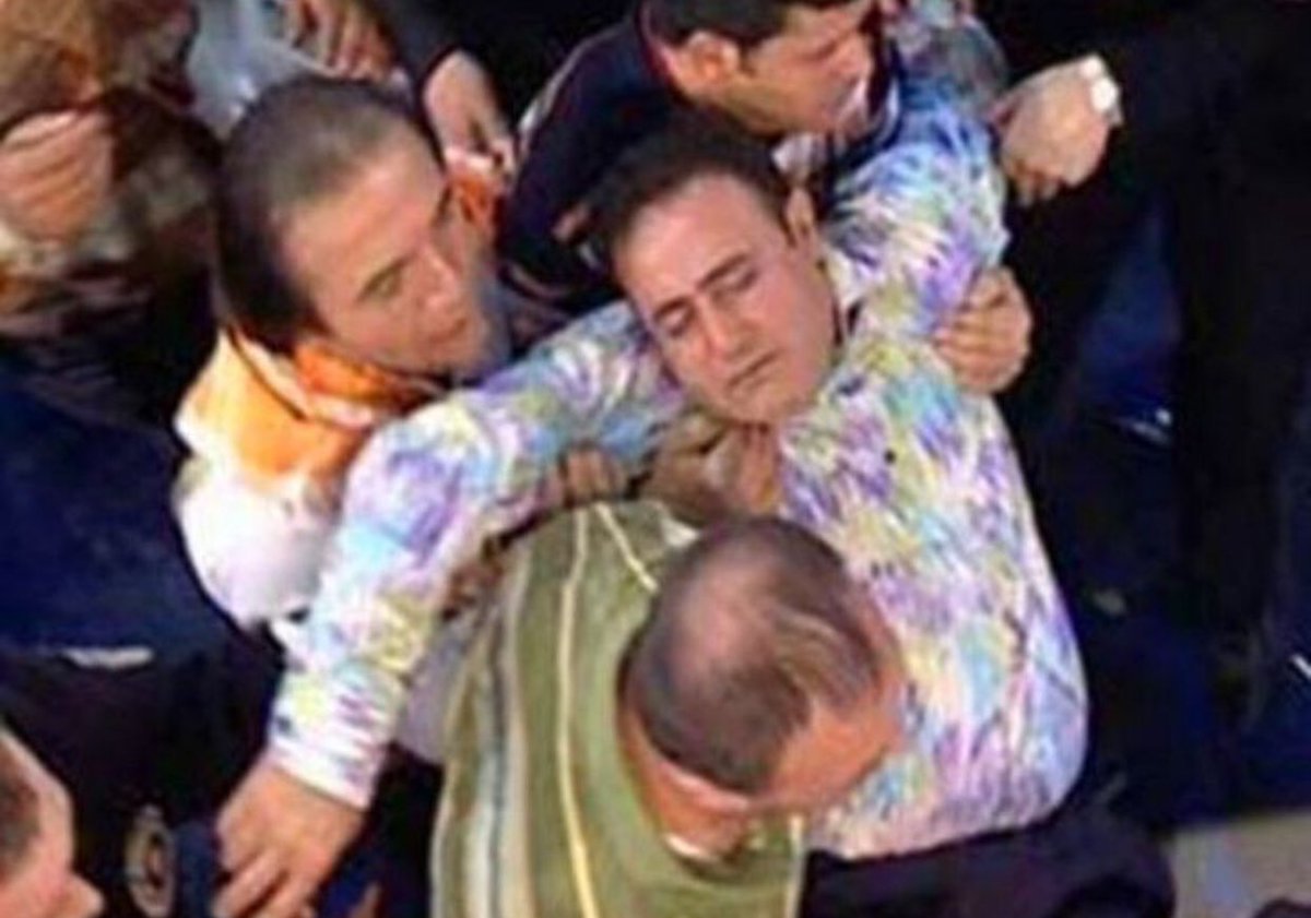 Boskovic smaç kullanırken...