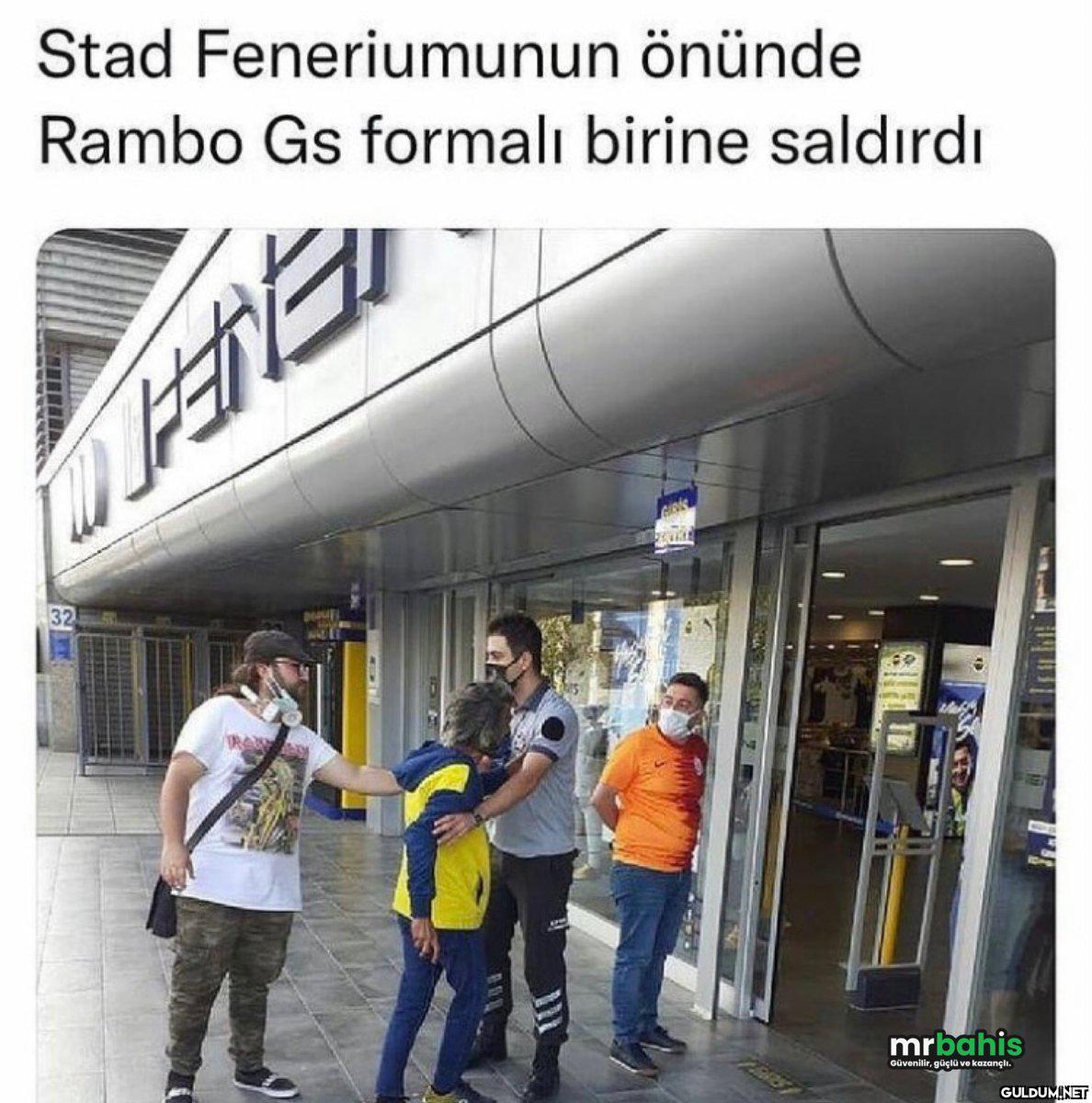 Stad Feneriumunun önünde...