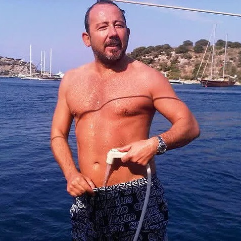 3 kere ağıza 3 kere buruna...