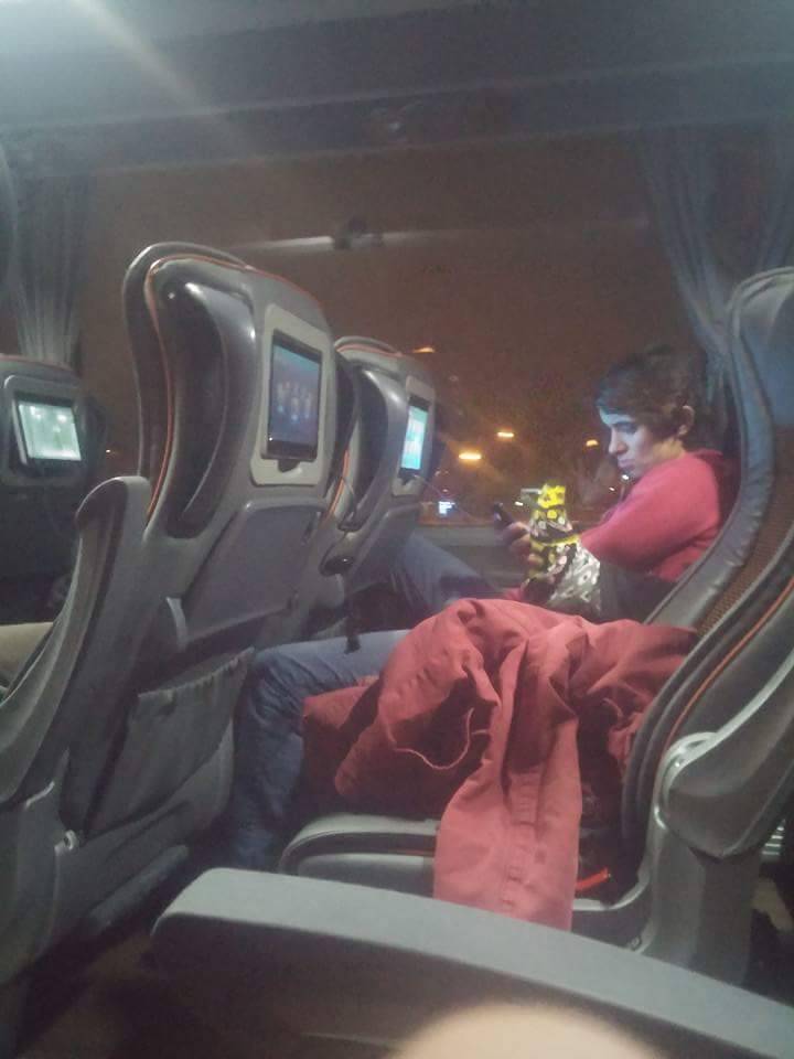 Otobüs yolculuğunda arka...