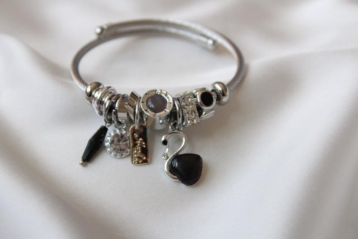 Black Swan Charm Bileklik...