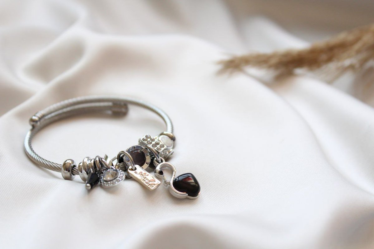 Black Swan Charm Bileklik...