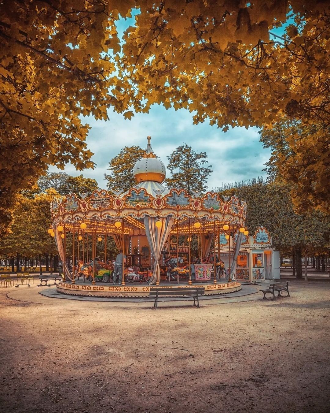 Paris in autumn 🍂 Follow...