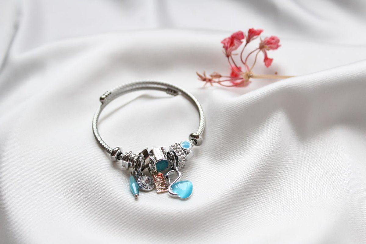 Blue Swan Charm Bileklik 🦢...