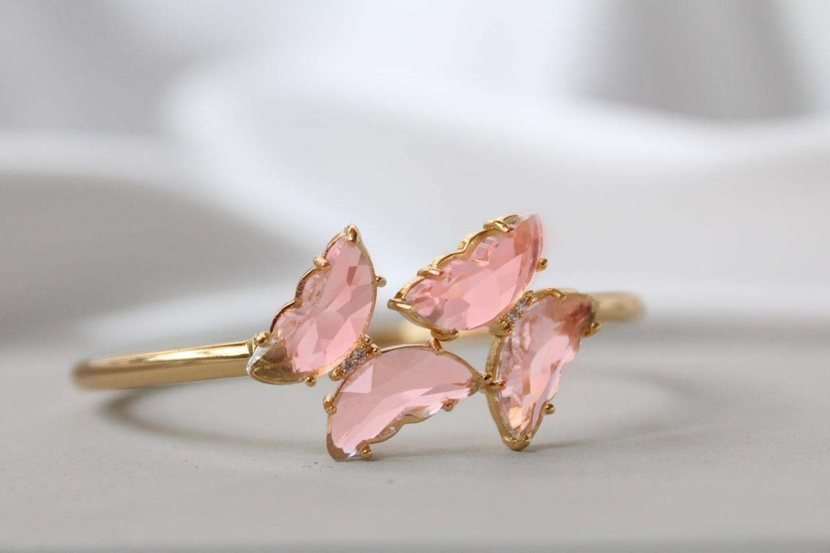 Pembe Kelebek Bileklik    Kaynak