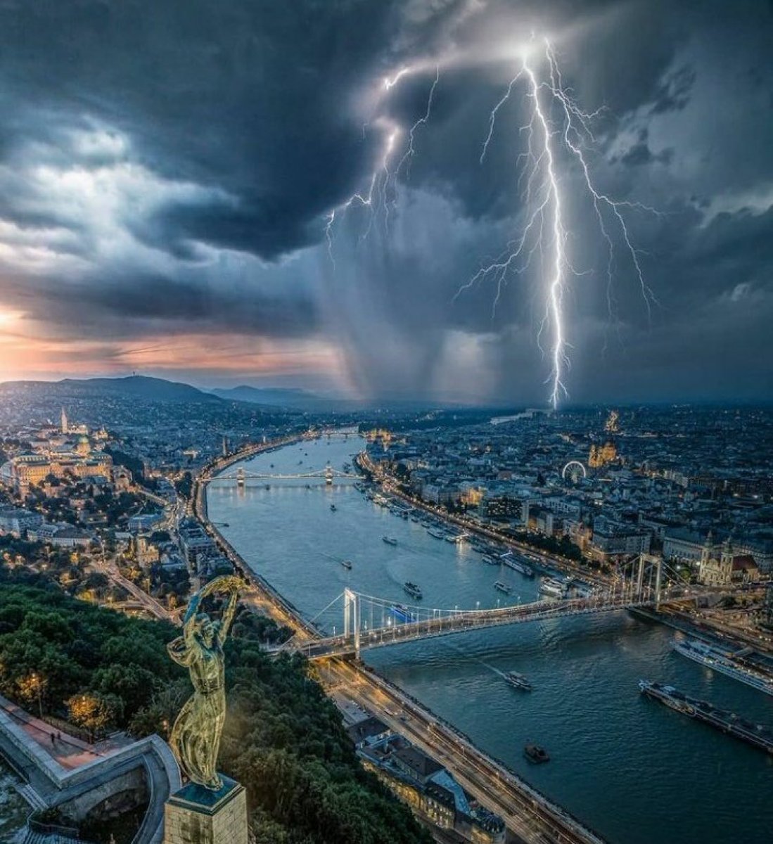🏛Budapeşte, Macaristan.    Kaynak