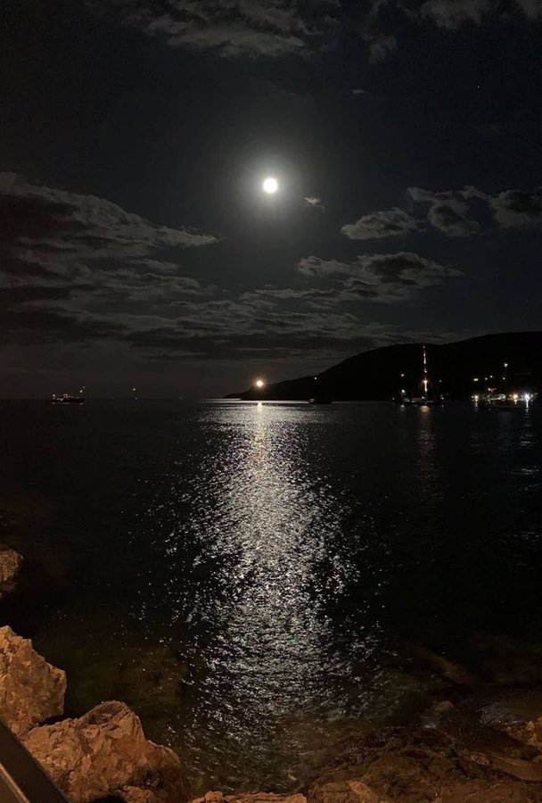 Ay ve Deniz.🌕🌊    Kaynak
