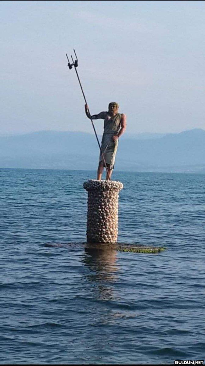 Soldaki İspanya'dan Neptün...