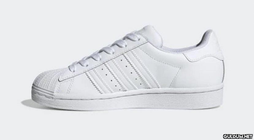 Adidas ayakkabılarında...