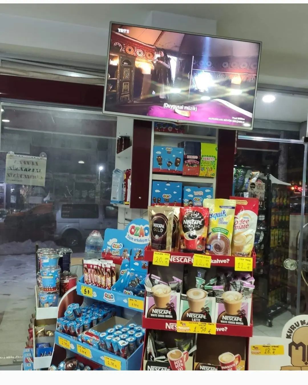 Dizileri kuruyemişçi...