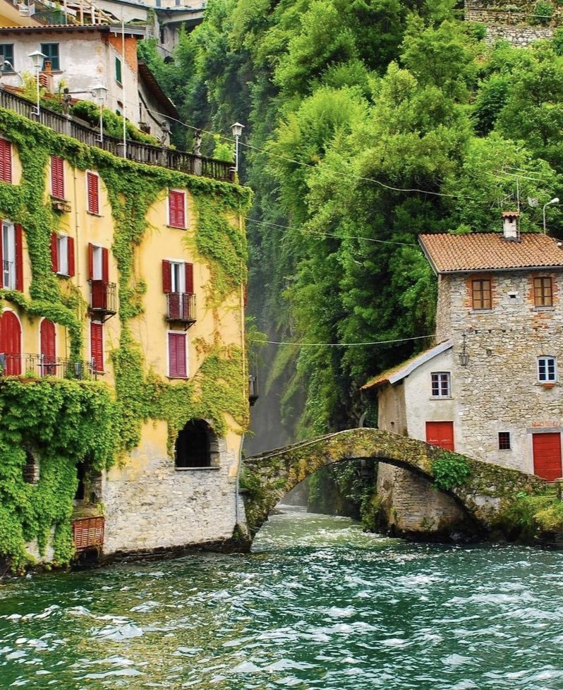 Nesso, İtalya 🇮🇹    Kaynak