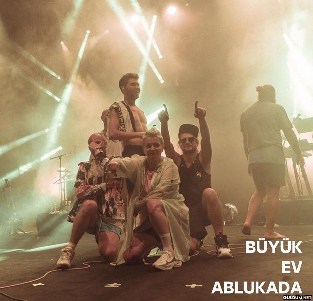 Bu konserlere beraber...