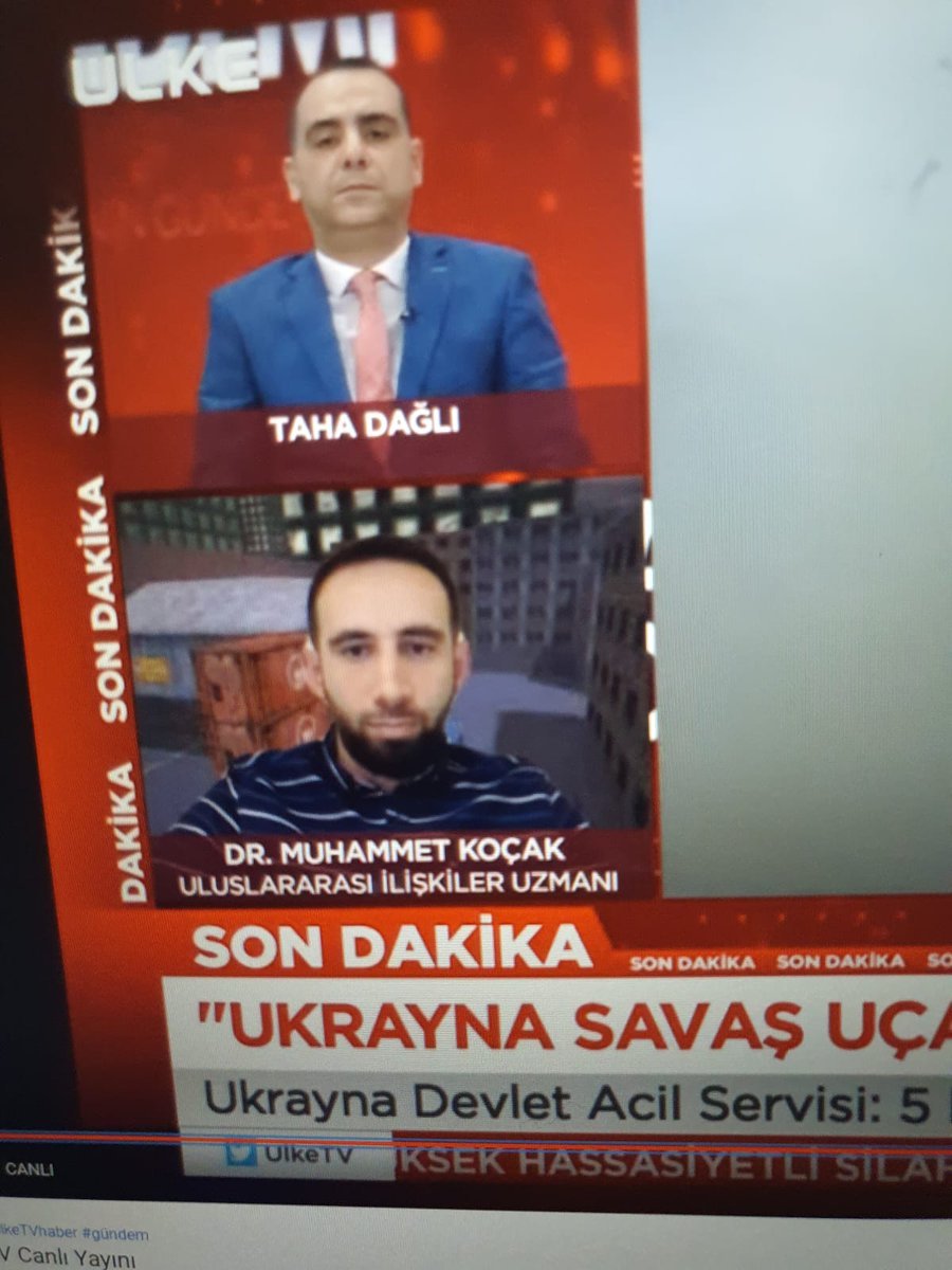 Adamın arka planına bak.....