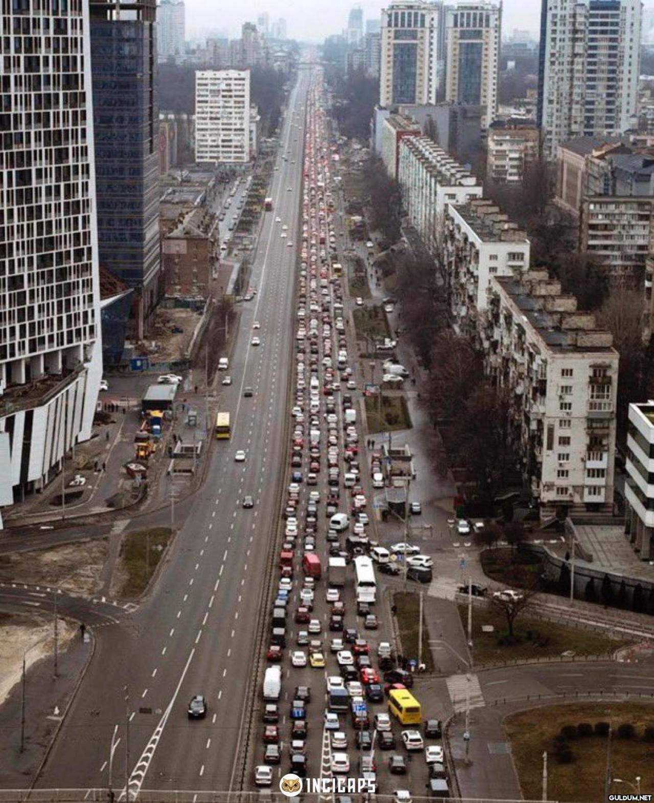 Kiev’den çıkmaya çalışan...