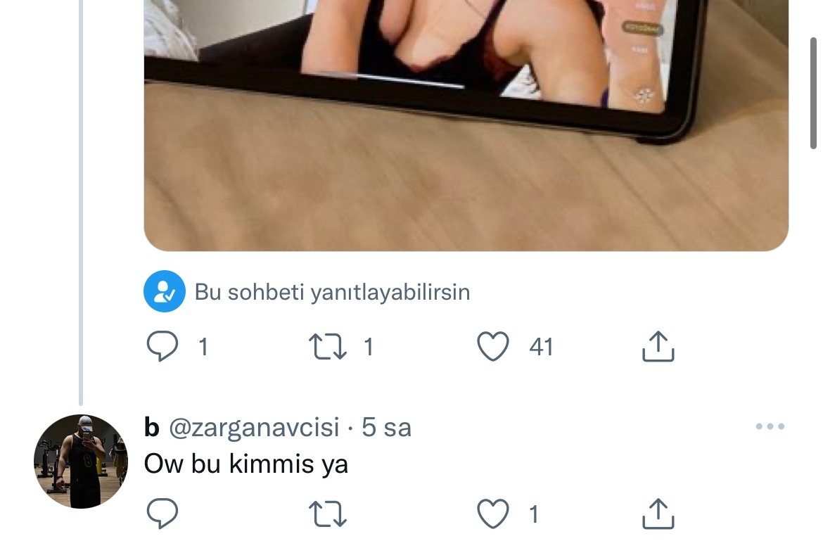 Kaldırmış sallaya sallaya...