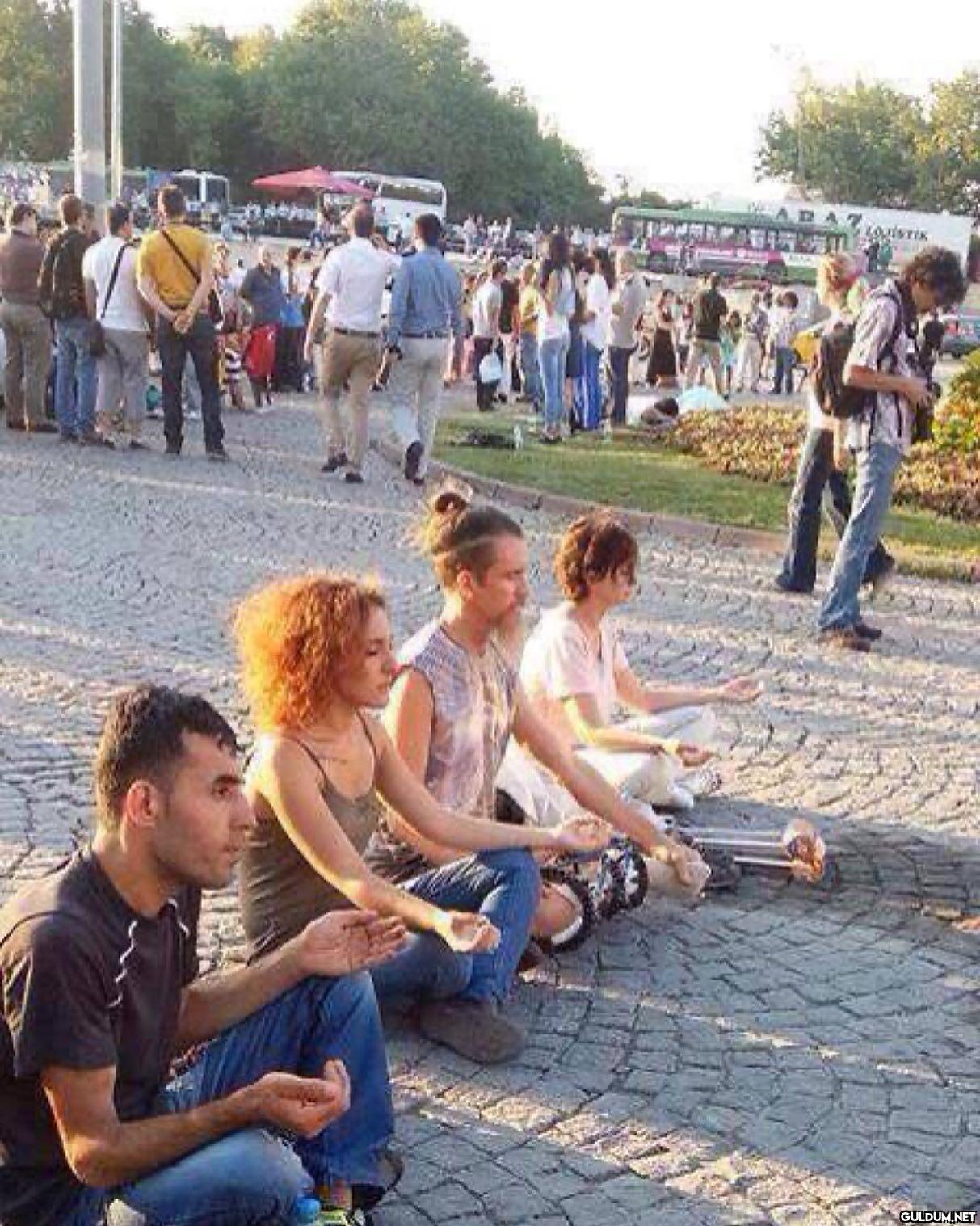 anlamsız fotoğraflar 23931  Kaynak