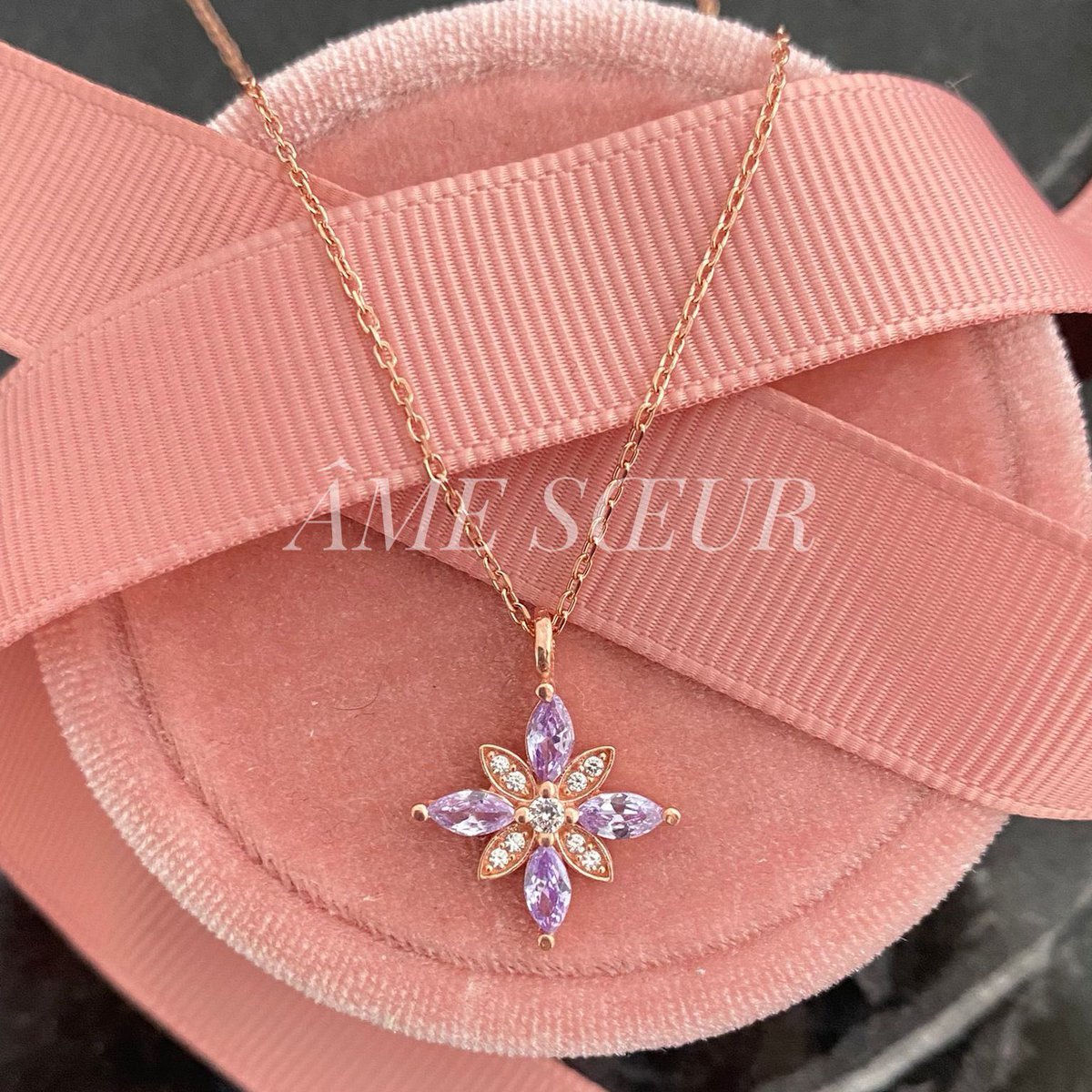 Lila Umut Çiçeği Kolye 💜💜...