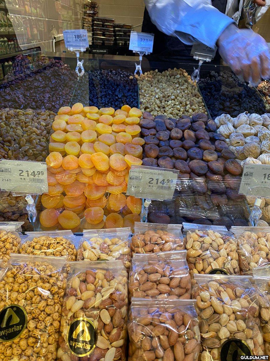 Kuru kayısının kilosu 215...