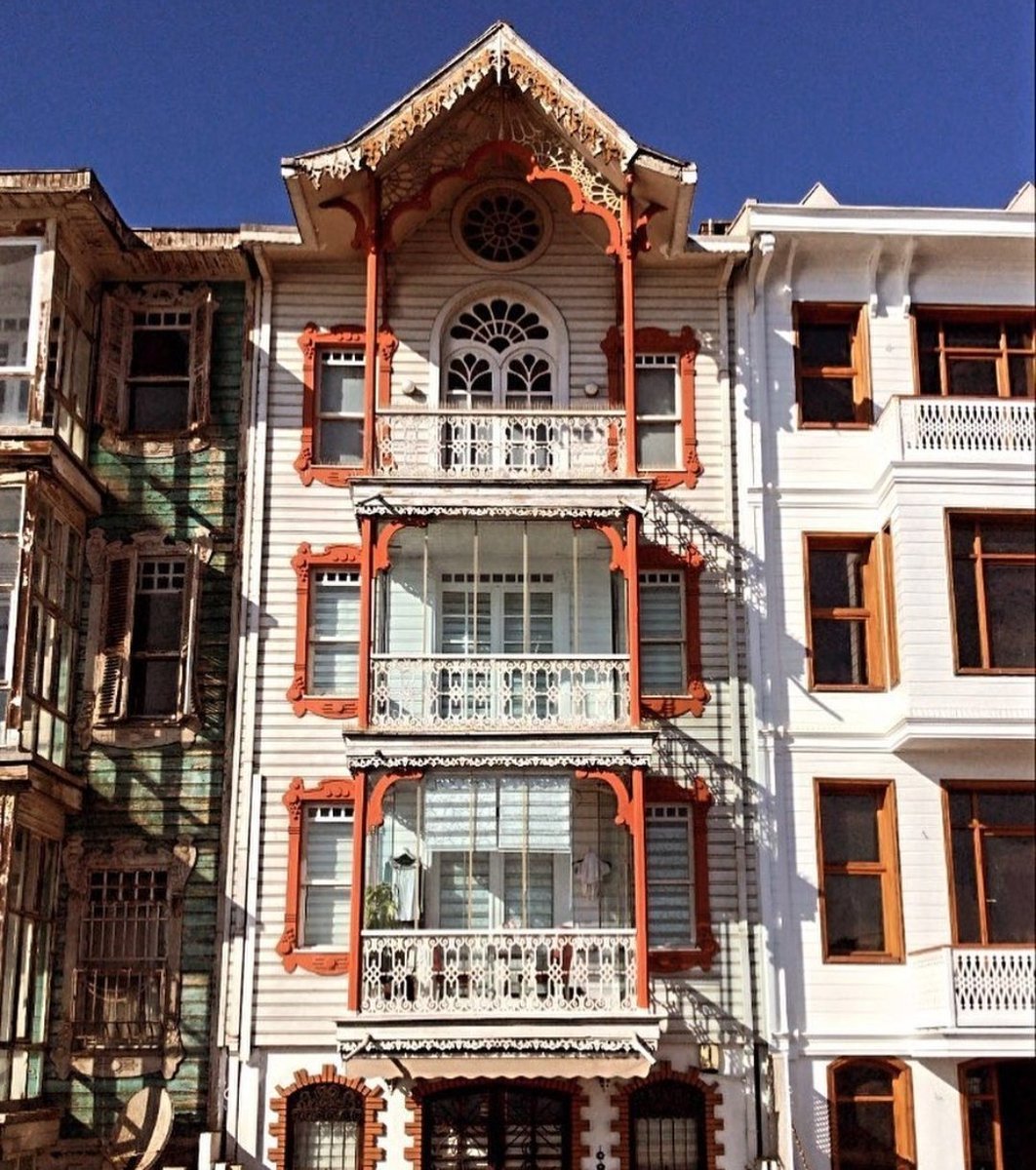 Arnavutköy'de bir yol...