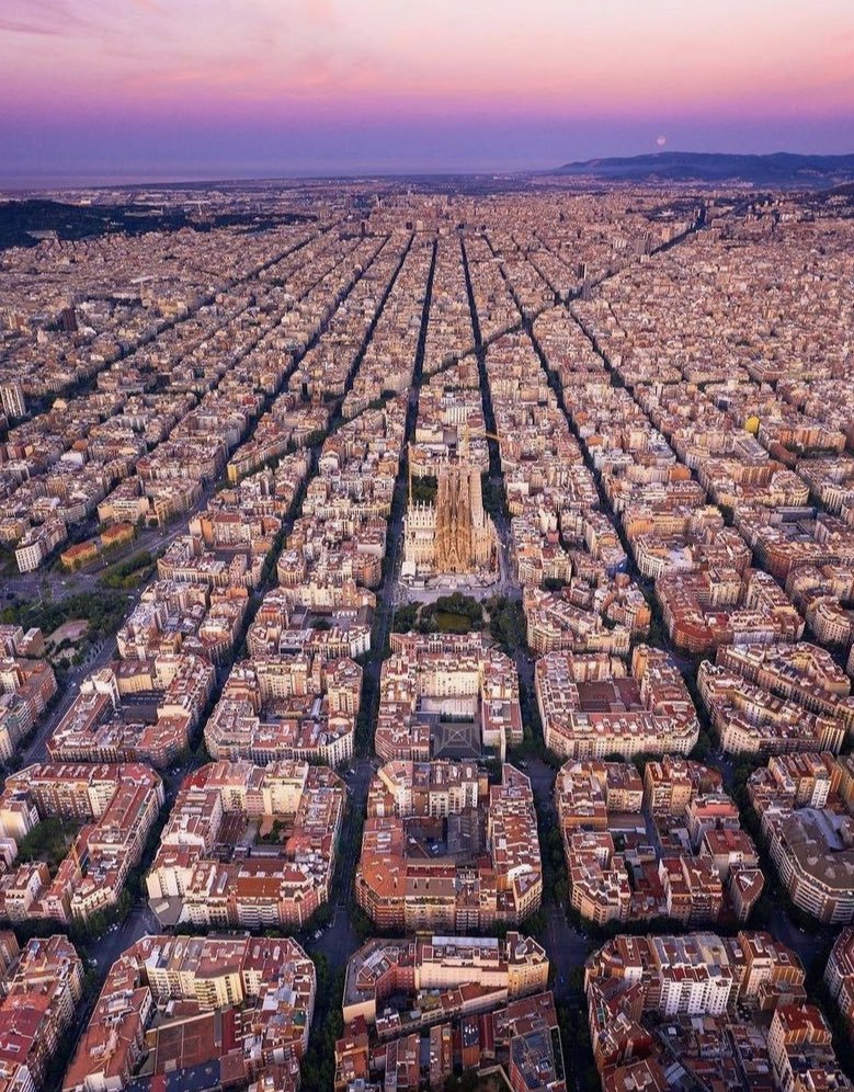 🟣Barcelona'da gün batımı....