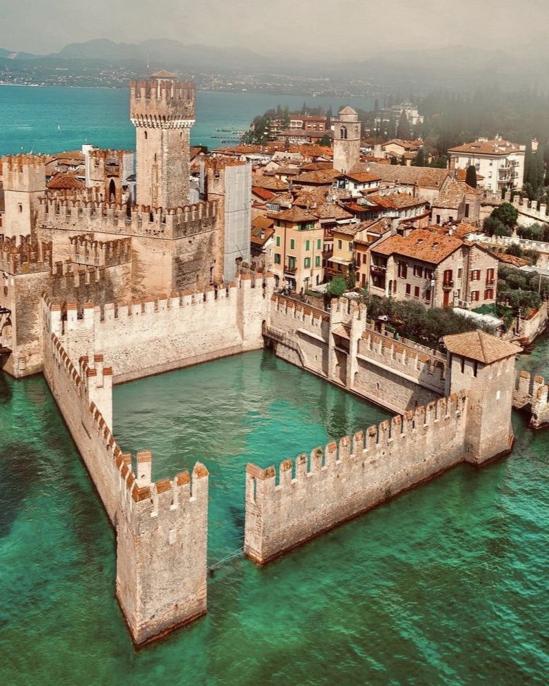 🏰Garda Gölü, İtalya....