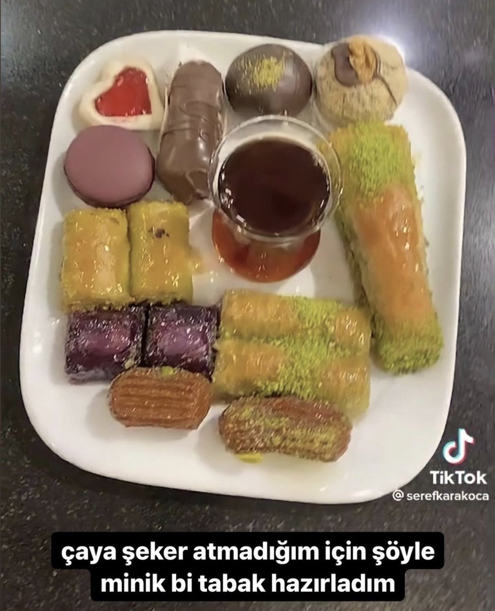 bir avuç şeker atsan daha...