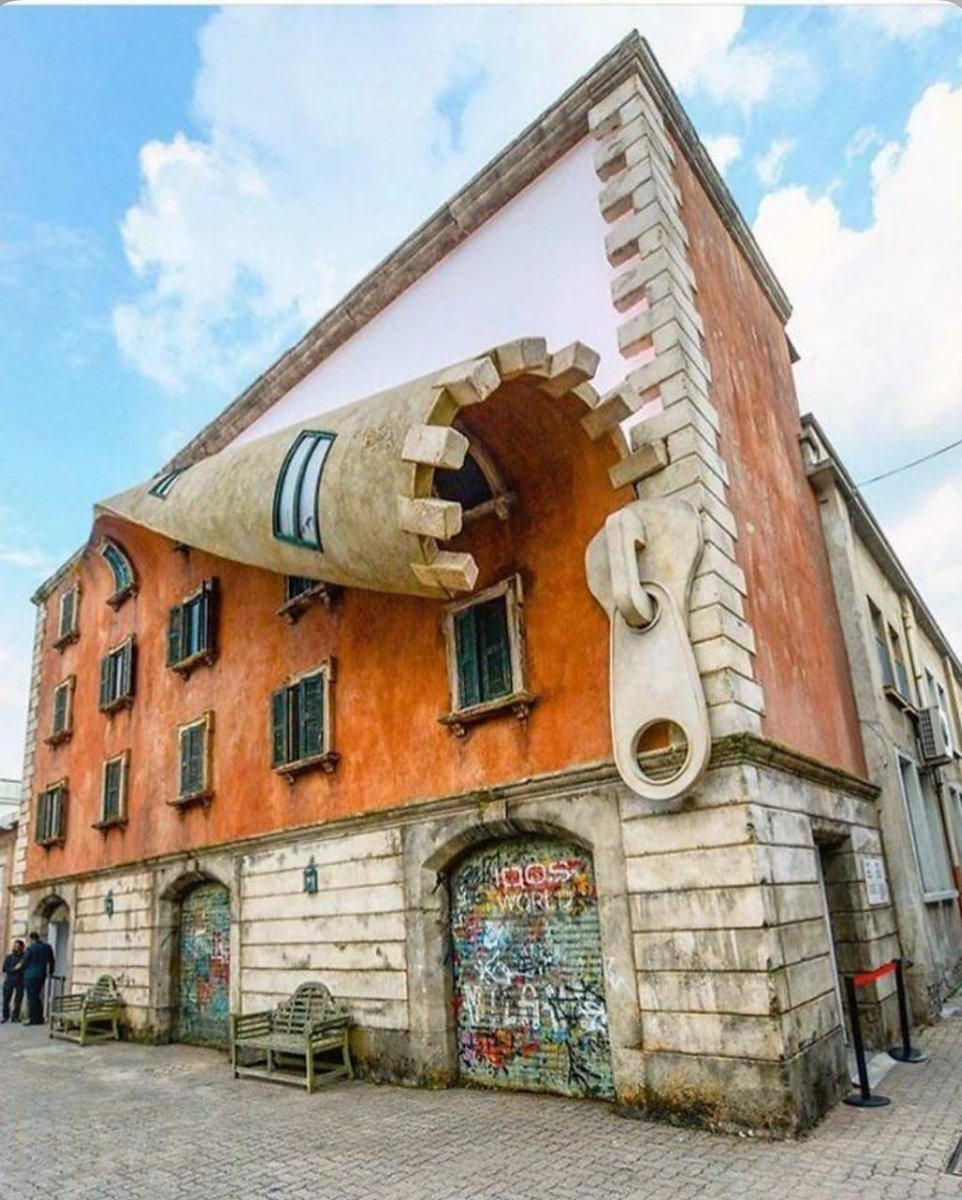 Milano'da bir bina.....