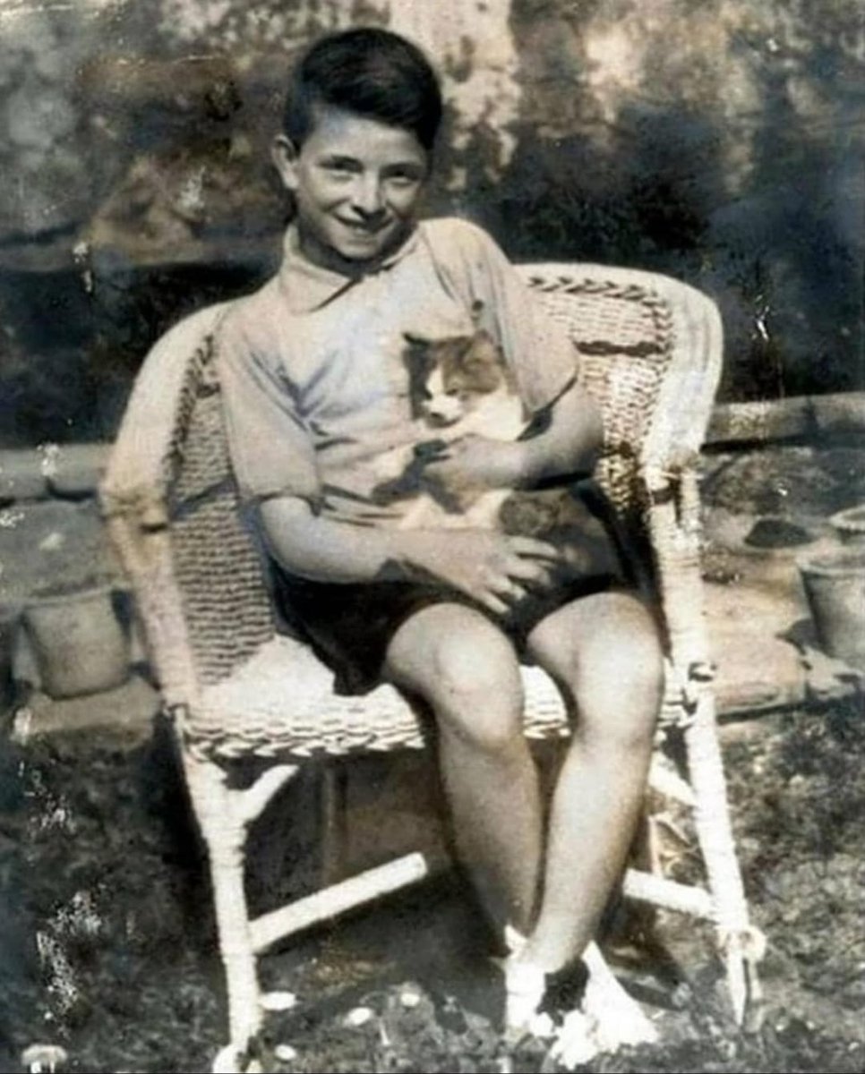 📸Zeki Müren, 1940....